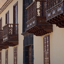 Balcones, fachada principal